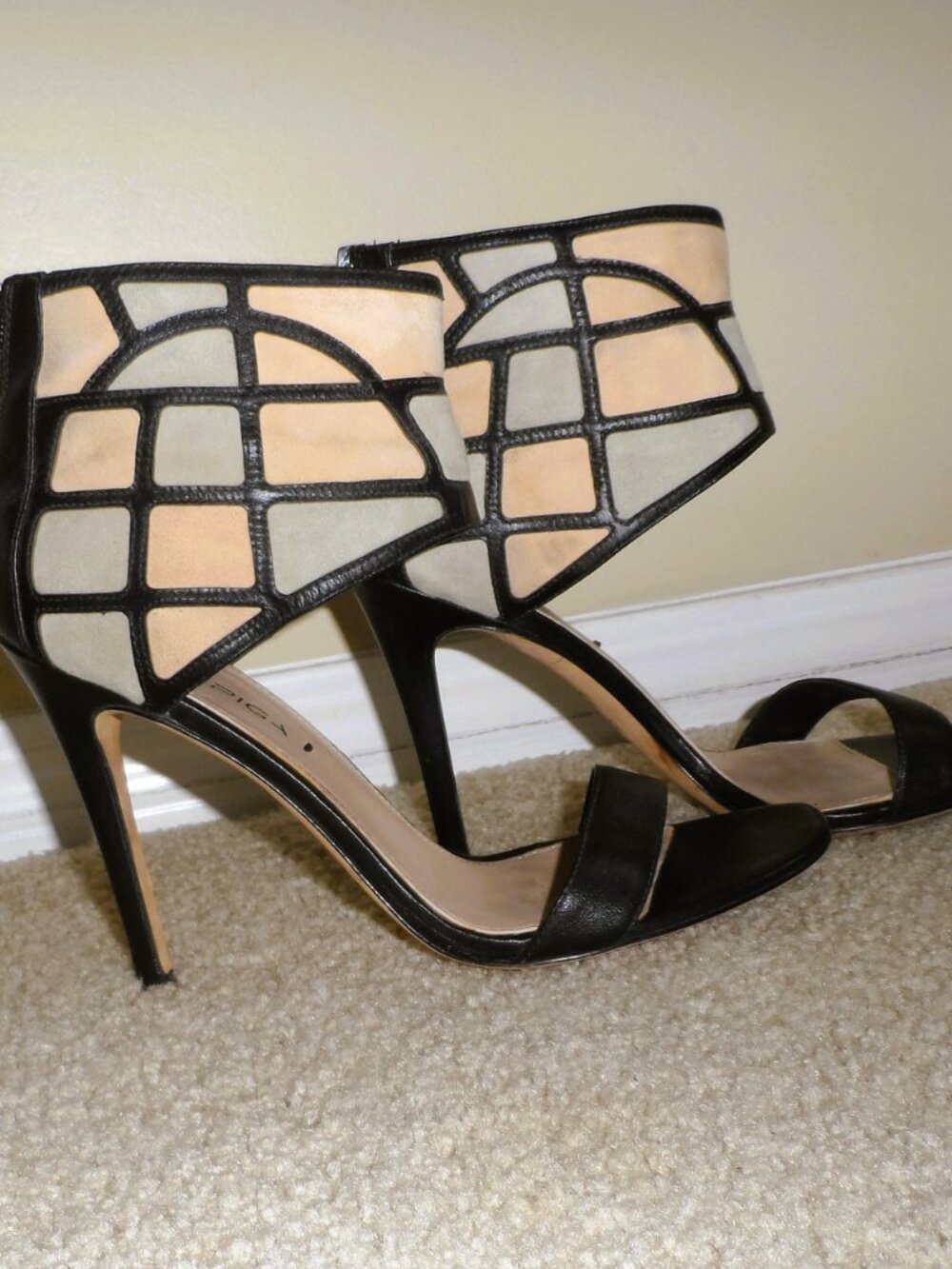 Via Spiga- Genuine Leather  Black Strappy Heels - size 8.5 - Picture 7 of 13